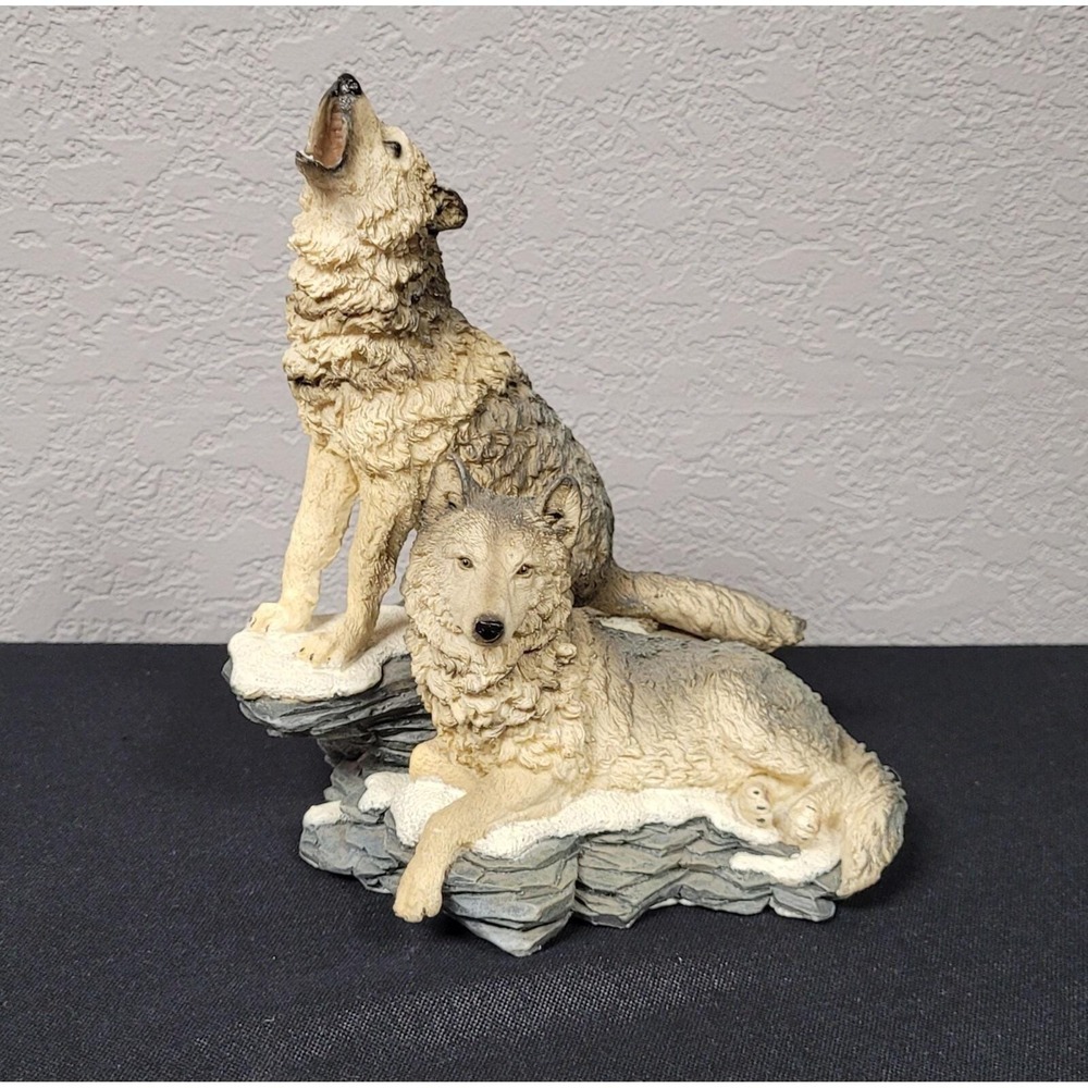 Home Interiors & Gifts Figurine Howling At The Moon Wolf Figurine #11733-02